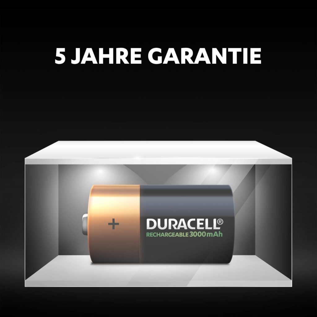 Unbenutzte wiederaufladbare Duracell Batterien der Größe D mit 3000 mAh, die bis zu 5 Jahre lang in der Umgebung gelagert und mit Strom versorgt werden